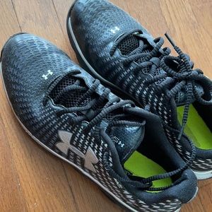 Preowned UA sneakers